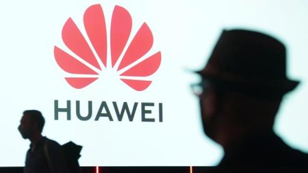Mặc lệnh trừng phạt của Mỹ, “gã khổng lồ” công nghệ Trung Quốc Huawei tăng gấp đôi lợi nhuận