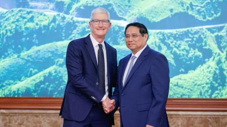 Thủ tướng đề nghị CEO Tim Cook xác định Việt Nam là cứ điểm của Apple trên toàn cầu